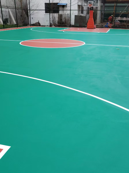 潮阳 球场长期使用易出现地面开裂